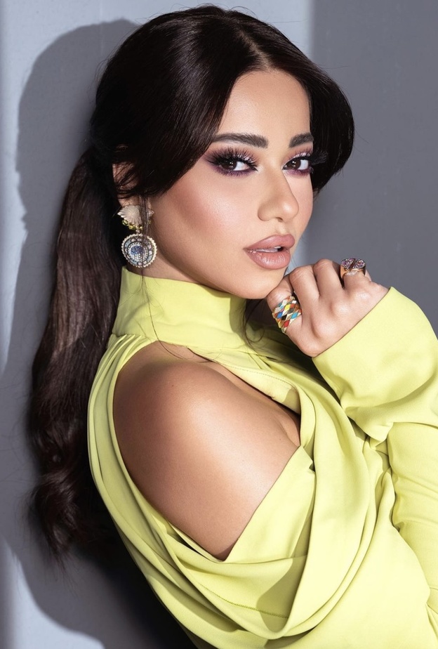 تسريحات شعر سهلة وسريعة من ربطة ذيل الحصان بأسلوب تسريحات شعر رحمة رياض - الصورة من حسابها على انستغرام