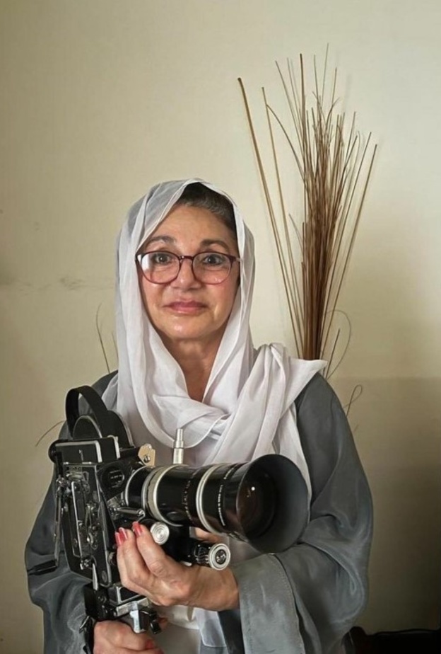 تعرفوا على المخرجة والناقدة السينمائية "منى النمرسي" بمناسبة استعدادها لتقديم دورة صناعة الأفلام والإخراج السينمائي