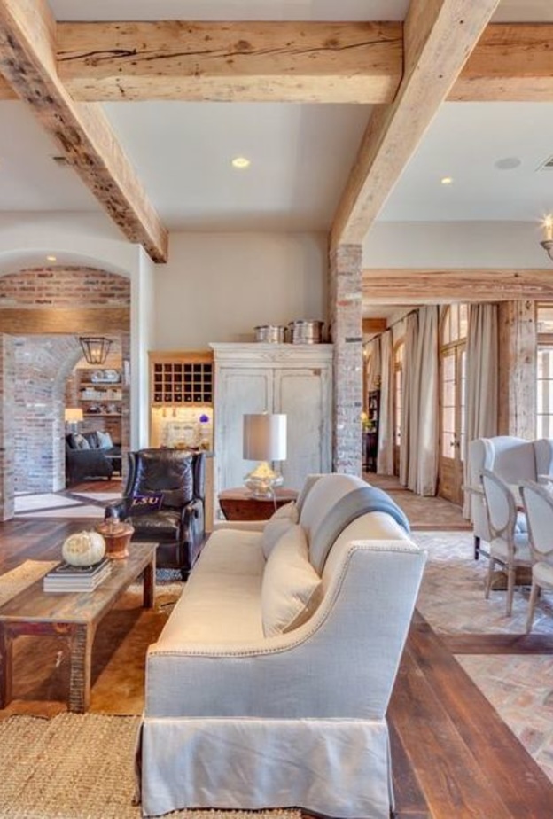 أين نضع الأريكة في غرفة المعيشة؟ .. طرق لتحسين تدفق طاقة الفينغ شوي في غرفة المعيشة