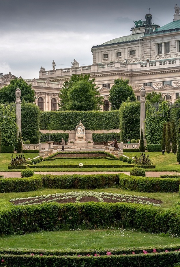 حديقة الزهور في فيينا مميزة للعروسين