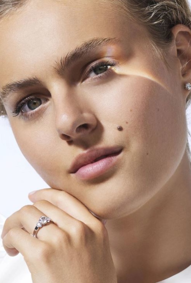 خاتم Bee My Love من الذهب الأبيض والألماس من شوميه Chaumet