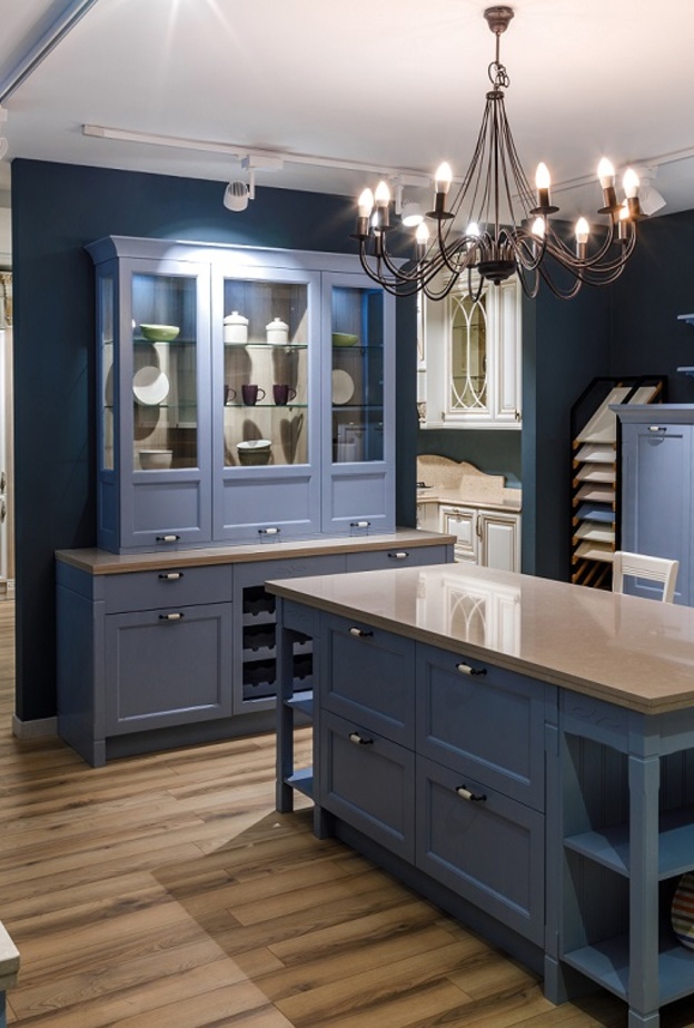 نصائح من الخبراء لكيفية اختيار ألوان خزانة المطبخ