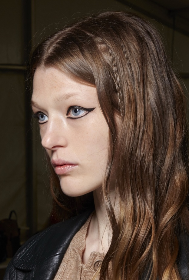 تسريحة الشعر الويفي مع الضفائر