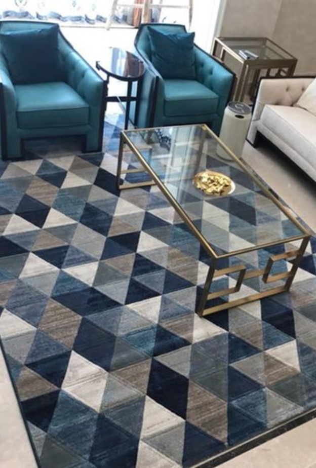 سجادة أنيقة ملونة من البلويستر