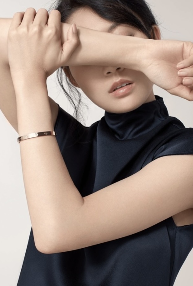 سوار من الذهب مناسب لموعدك الغرامي