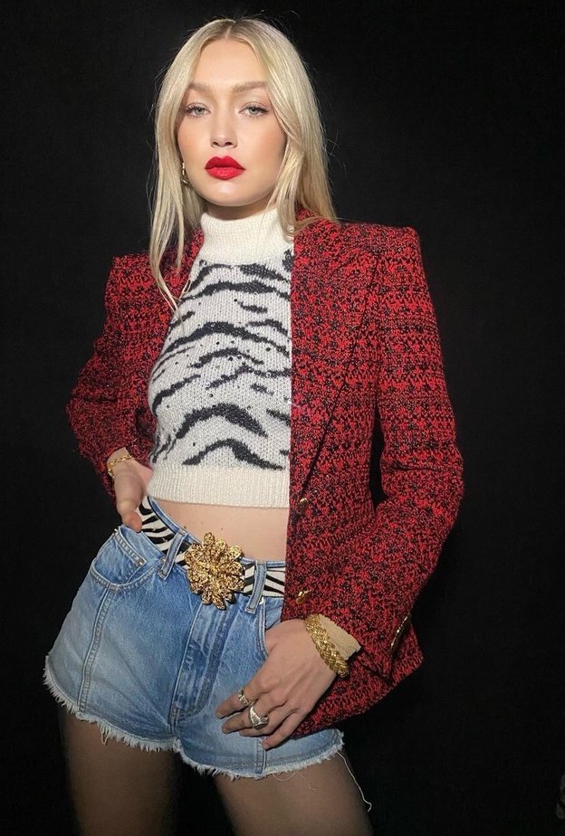 عينات من قماش علامة Guest in Residence