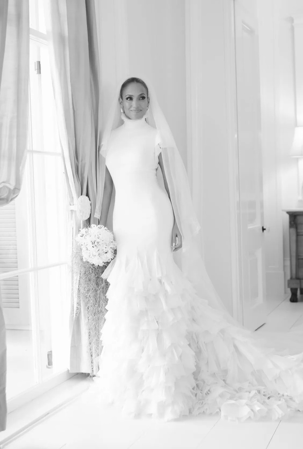 فستان زفاف جينيفر لوبيز انستقرام@ralphlauren