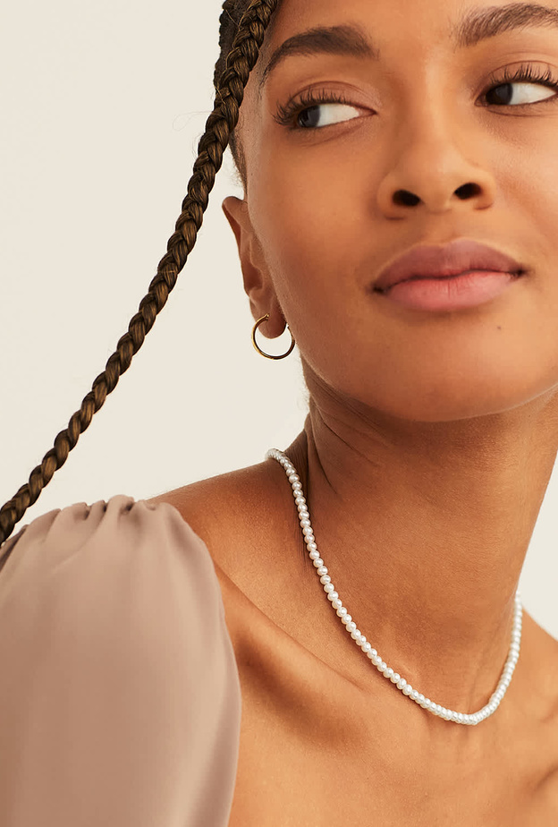 قلادة Essential Pearl من Mejuri