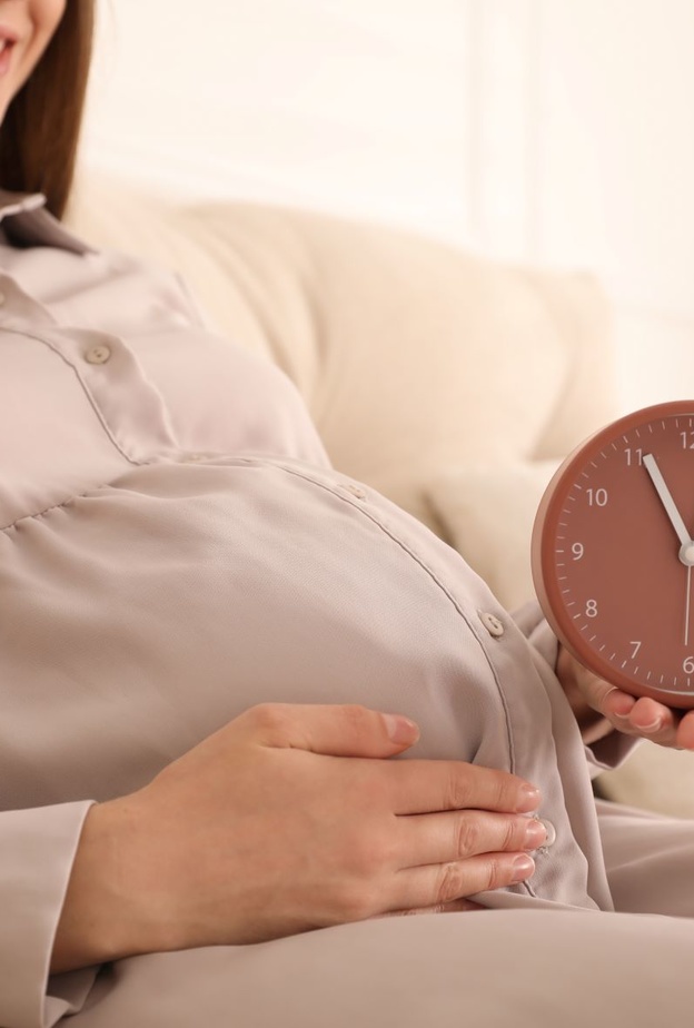 كيف تستعد الأم للولادة الطبيعية وما هي التحديات التي تواجهها خلالها