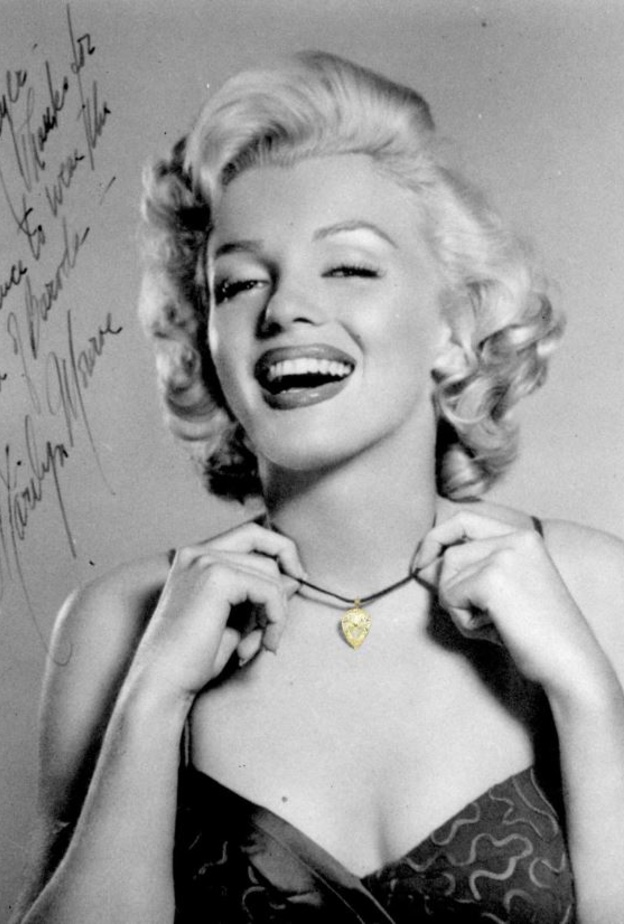 مارلين مونرو تتزيّن بماسة برودا الصفراء