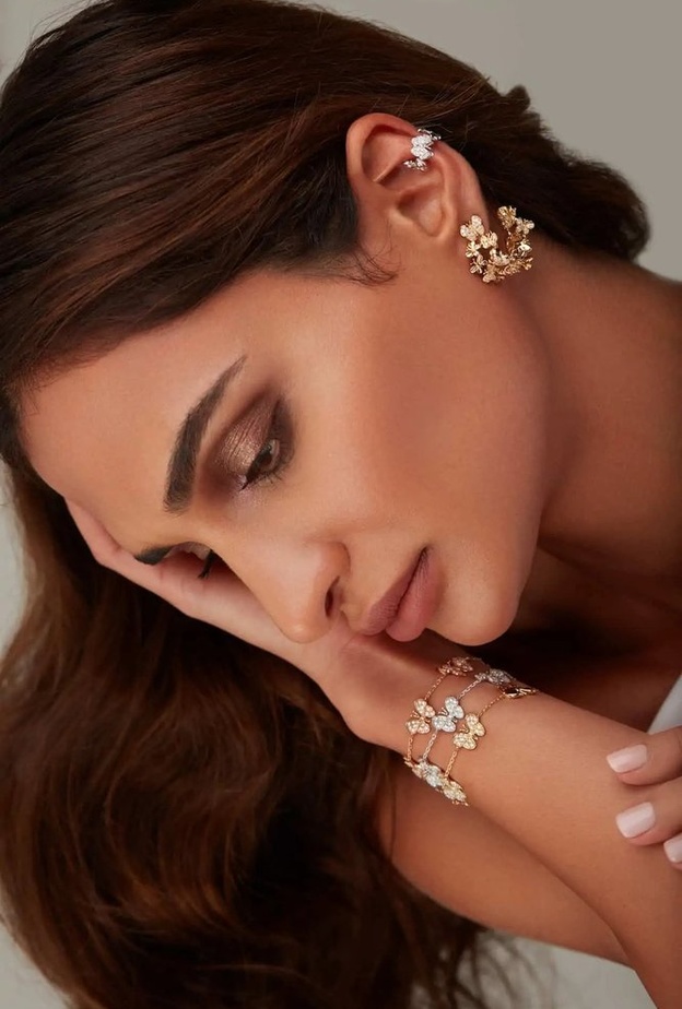 مجوهرات راقية من مصممات اماراتيات بمناسبة يوم المرأة الاماراتية