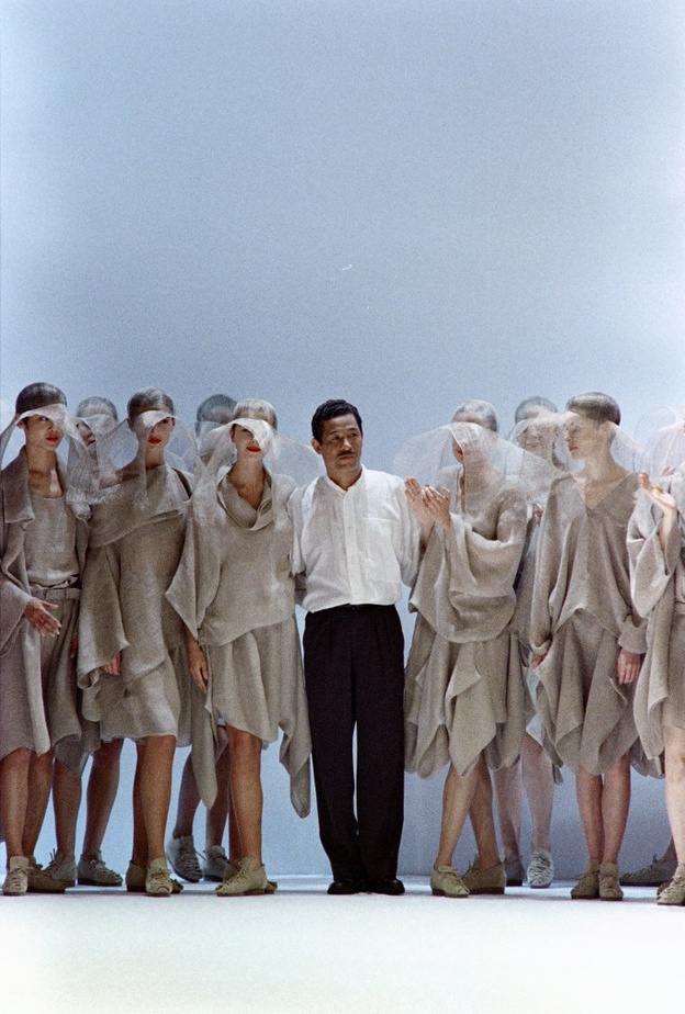  Issey Miyake يرحل عن عمر 84 عاماً