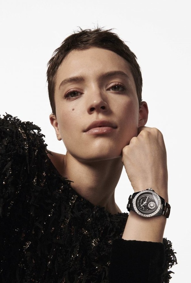 نظرة إلى ماضي الكريستال الياقوتي في الساعات