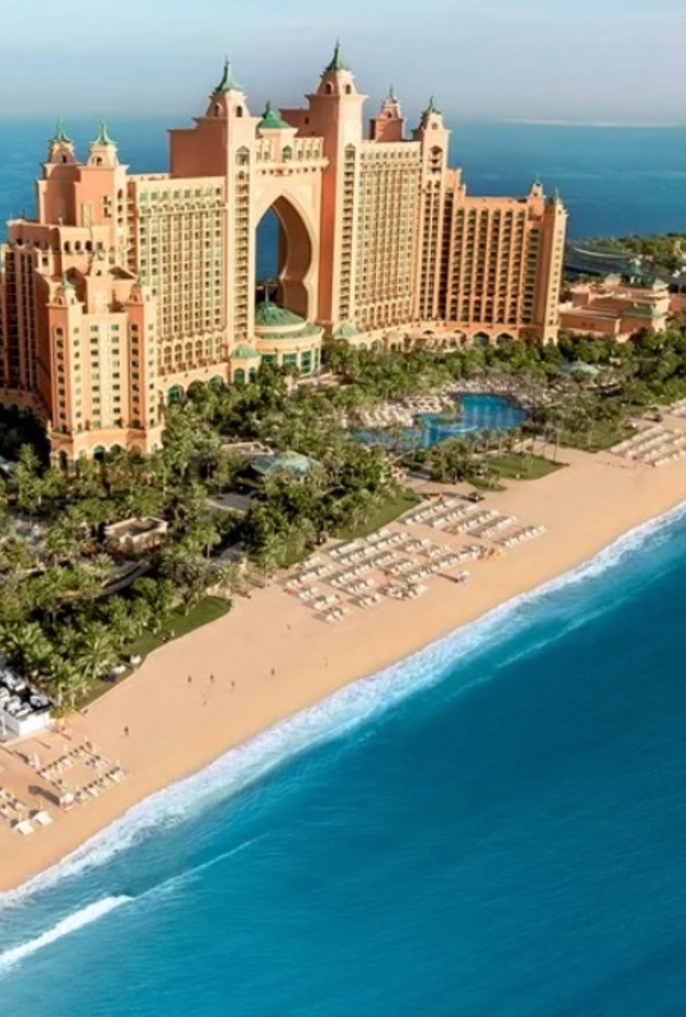 وايت بيتش في أتلانتس النخلة.