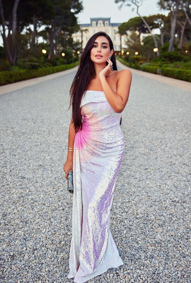 أزياء الترتر الموضة التي سيطرت على اطلالات النجمات العربيات مؤخراً 