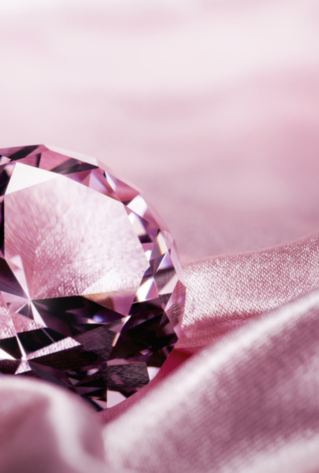 يُعتبر الألماس الوردي واحداً من أندر ألوان الألماس في العالم