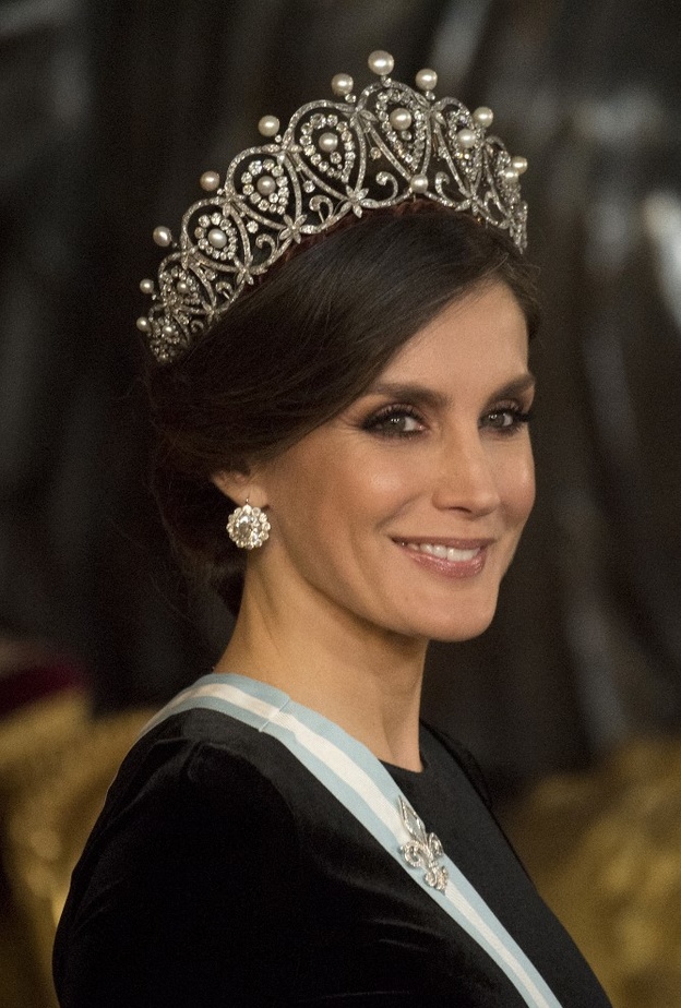 الملكة ليتيزيا بتاج The Cartier Loop Tiara من أكبر تيجان العائلة المالكة الإسبانية