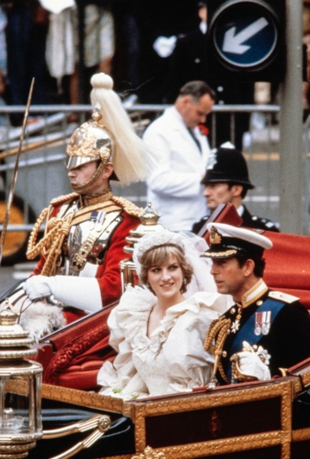 لماذا حضرت كاميلا باركر حفل زفاف "حبيبها" الأمير تشارلز والأميرة ديانا؟