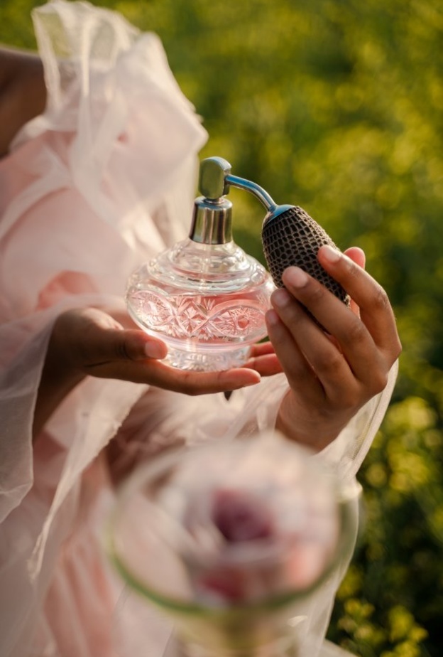 أحدث 6 عطور جذابة تعكس شخصية الصبايا بمكونات طبيعية