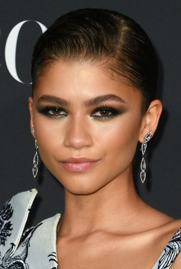 3 طرق لتطبيق أحمر شفاه نيود بأسلوب النجمات العالميات وأهم النصائح لاختيارها