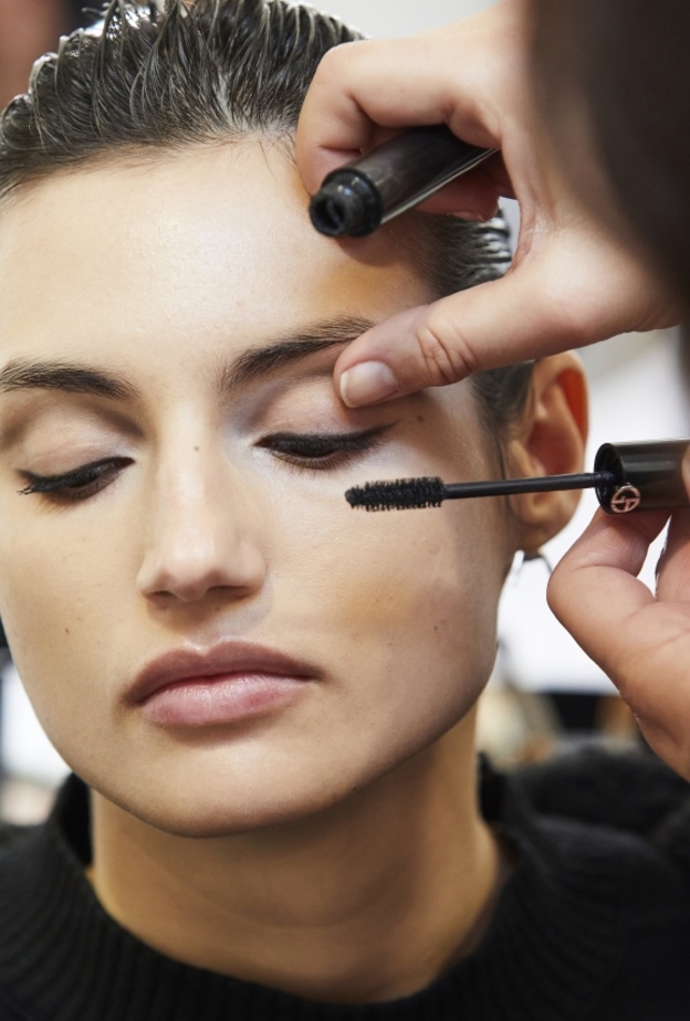 أنواع ماسكرا للرموش الخفيفة من عرض Giorgio Armani