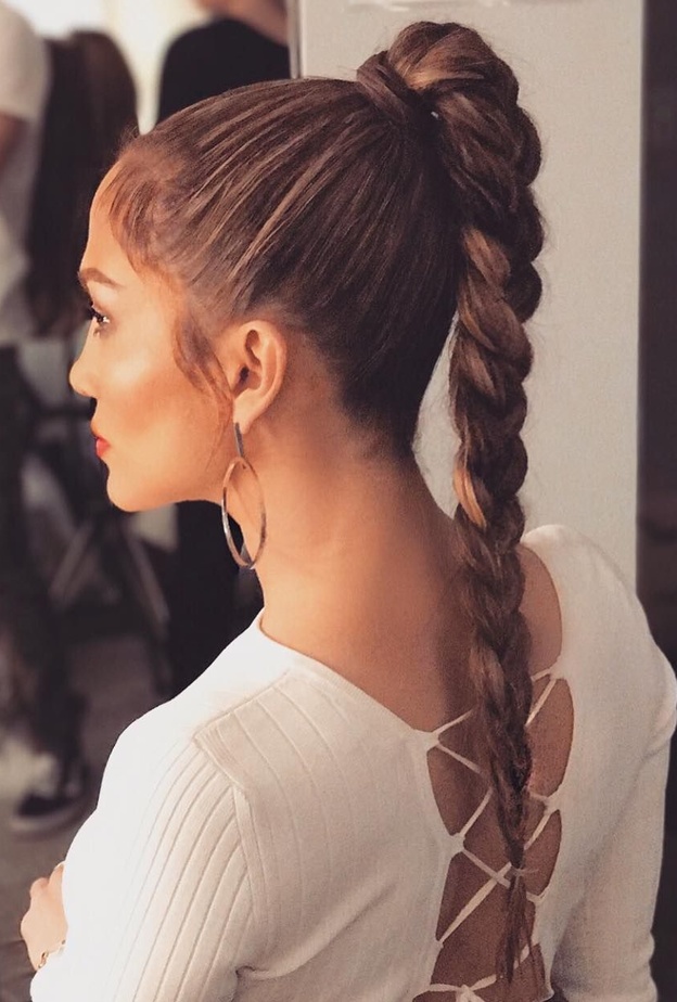 5 تسريحات شعر تجعل إطلالتك جريئة بعمر الـ50 استوحيها بالخطوات من جينيفر لوبيز