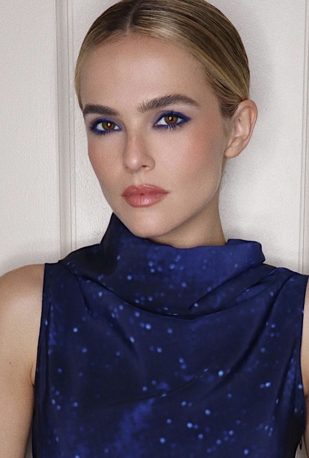 صيحات مكياج عصرية بأسلوب Zoey Deutch - الصورة من حساب خبير المكياج Hung Vanngo