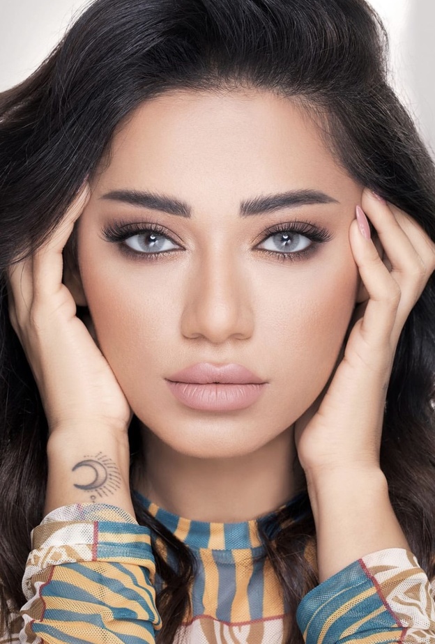 مستحضرات تجميل للحصول على مكياج رحمة رياض - الصورة من حسابها على انستغرام