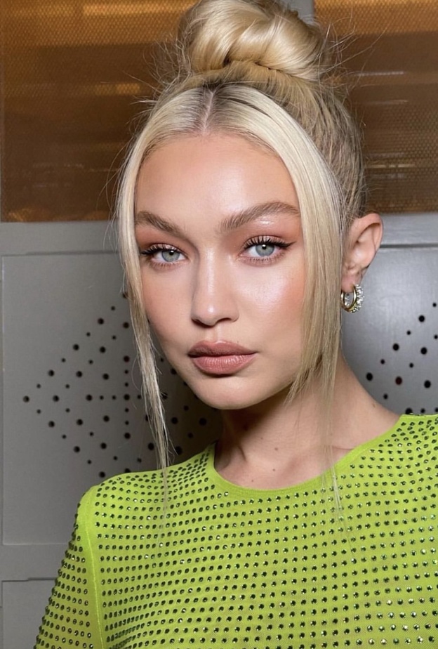 مكياج جيجي حديد Gigi Hadid النيود الغلوسي لصيف 2022 - الصورة من حسابها على انستغرام