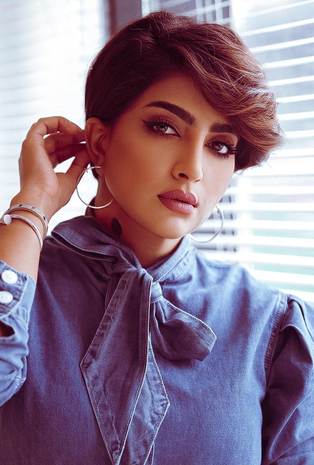 شيرين عبد الوهاب بتسريحة شعر قصير عصرية بأحدث حفلاتها 