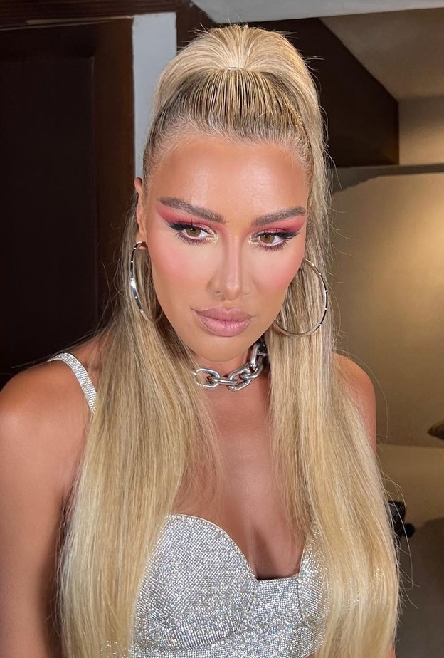 مايا دياب اطلت هذا الاسبوع بالمكياج الوردي