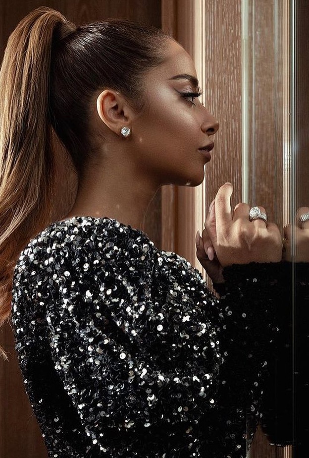 تسريحات شعر أنيقة لإطلالة متميزة احتفالاً بيوم المرأة الإماراتية بأسلوب بلقيس فتحي