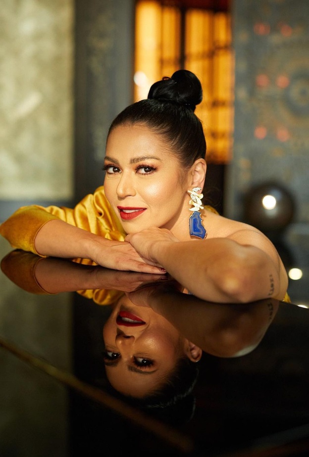 تسريحات شعر ناعمة للسهرات وطريقة تطبيقها على خطى لقاء الخميسي