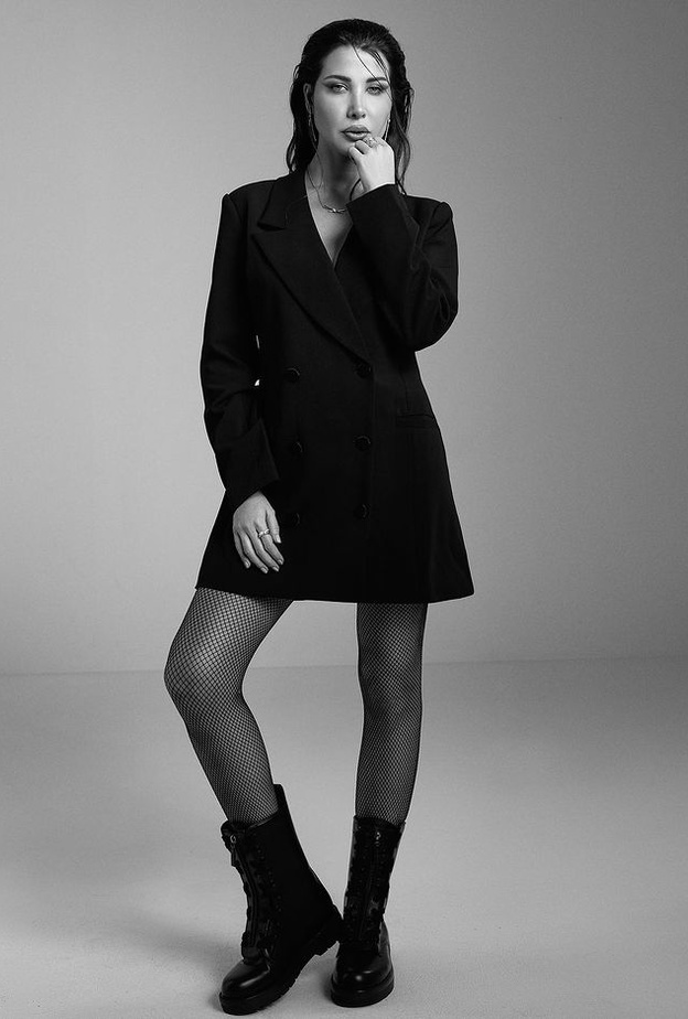 نانسي عجرم في لوك باللّون الأسود المميّز والأنيق