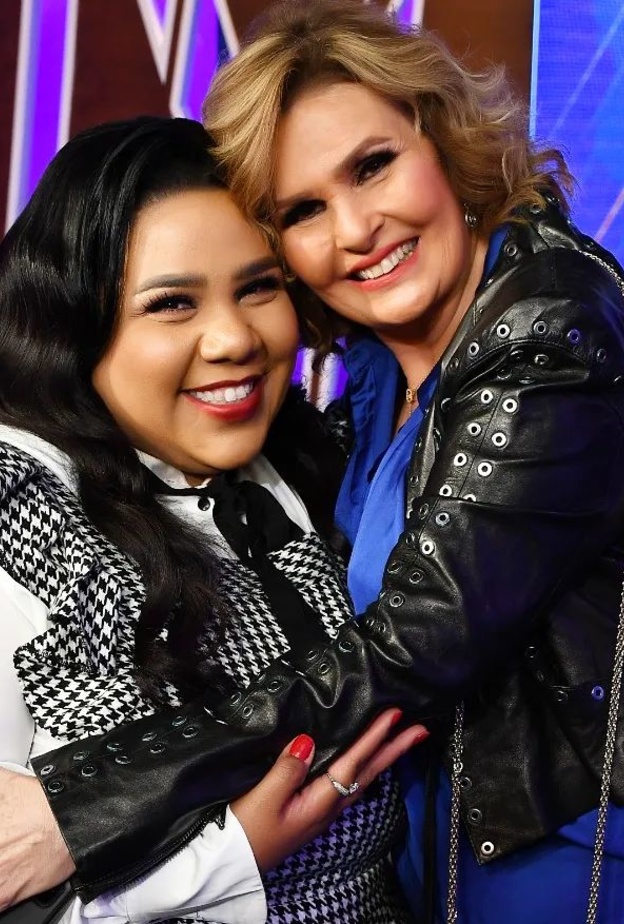 النجوم يحتفلون بعيد ميلاد شيماء سيف.. وكيف استطاعت سرقة القلوب بخفة دمها؟