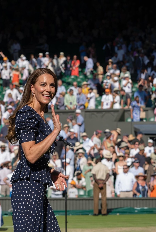 كيت ميدلتون بإطلالة مشابهة لطلة ابنتها الأميرة شارلوت