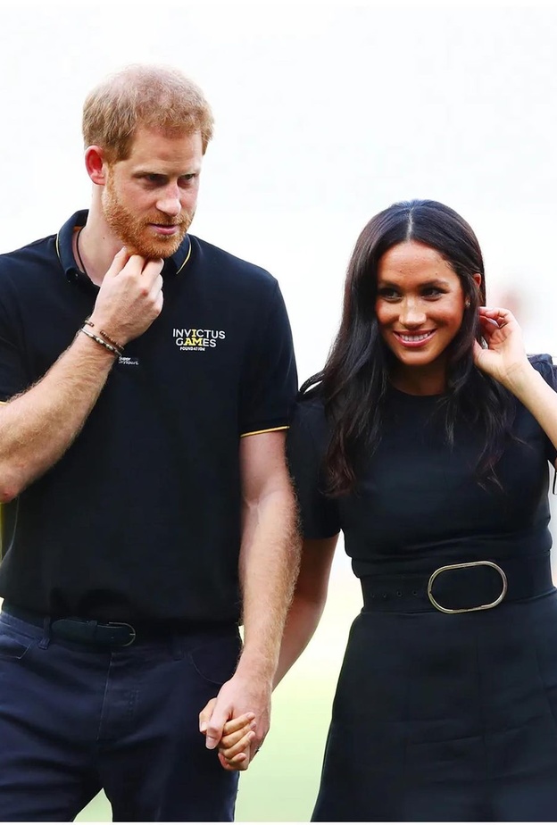 ميغان وهاري يتلقيان تحذيرا بوجود أسد جبلي طليق بالقرب من منزلهما