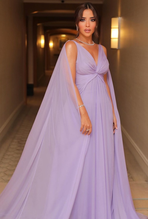 مع اقتراب يوم المرأة الإماراتية.. تعرفي إلى أكثر نجمات الإمارات أناقة 