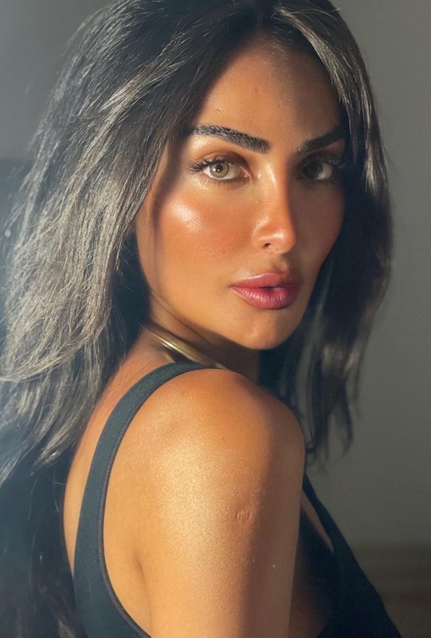 طرق الحصول على بشرة برونزية كإطلالات النجمات