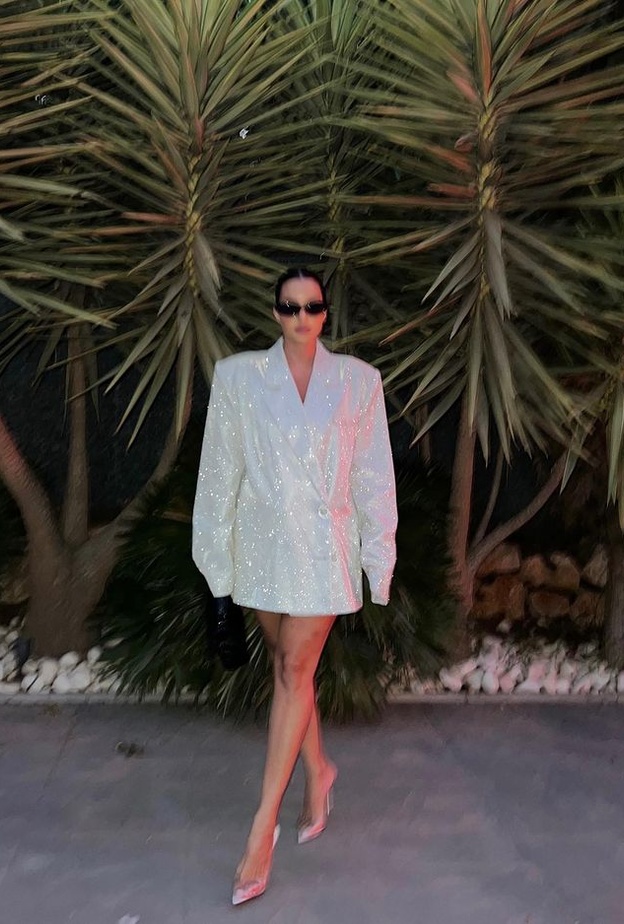 كارن وازن بلوك عصري لافت نسقت به بلايزر Over size بأسلوب الفستان