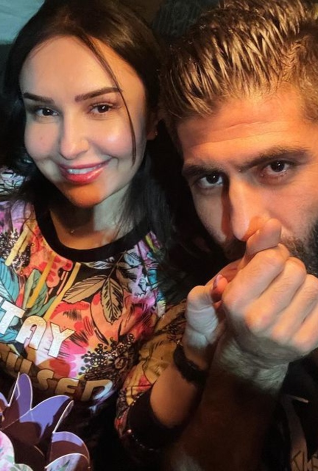 زوج شهد برمدا يحتفل بعيد ميلادها