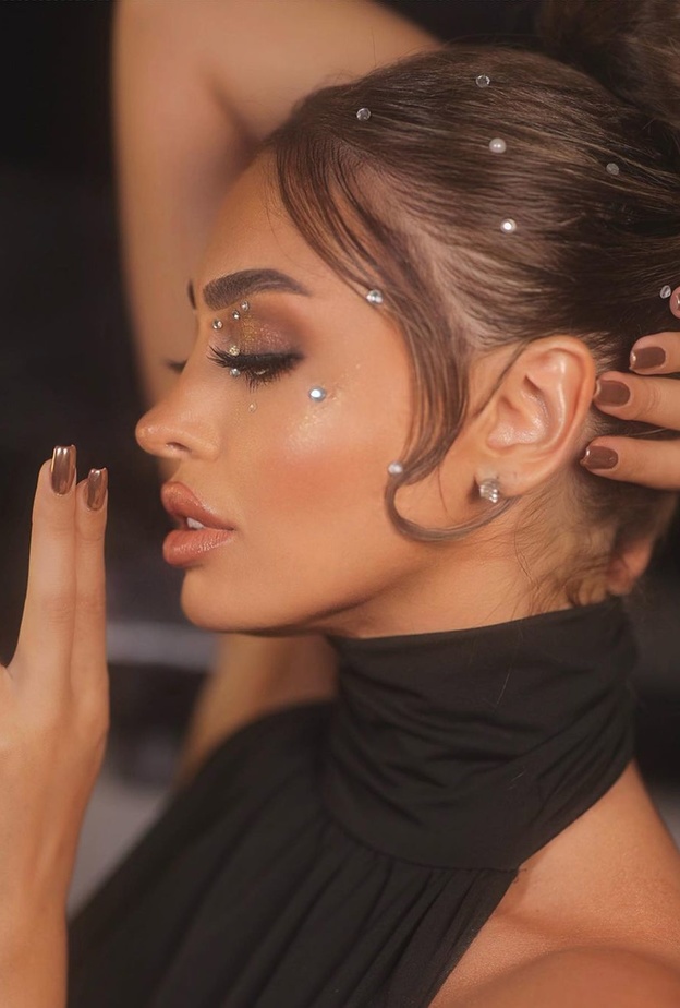 نيكول سعفان بالمكياج الكريستال