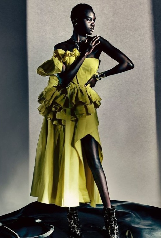 إطلاق حملة Alexander McQueen للأزياء النسائية لموسم خريف وشتاء 2022