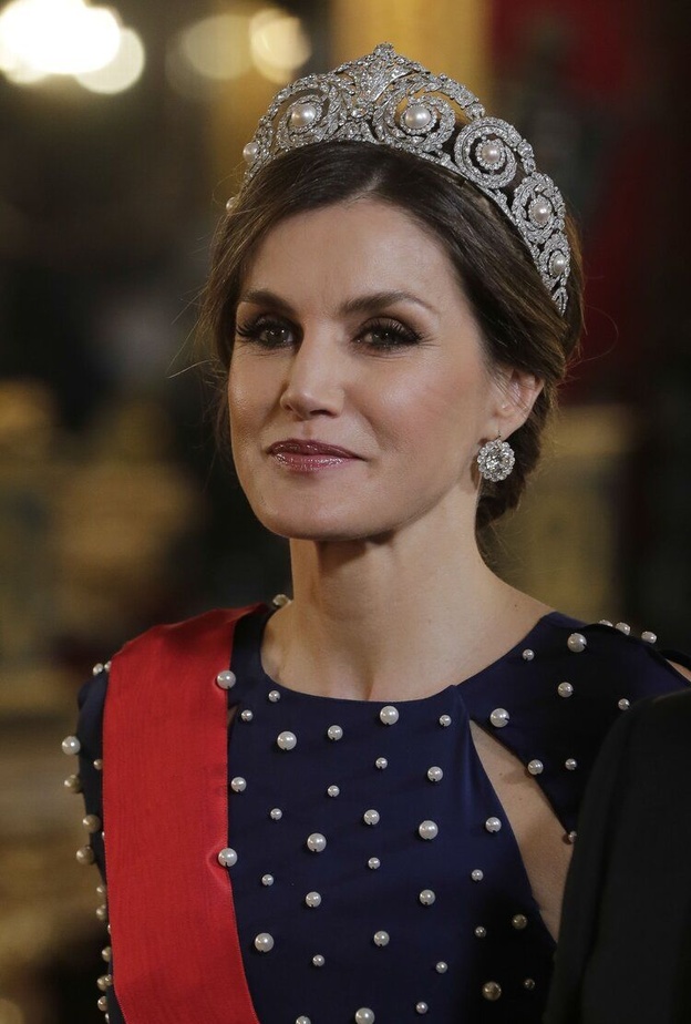 تاج Cartier Pearl and Diamond Tiara من إبداعات كارتييه