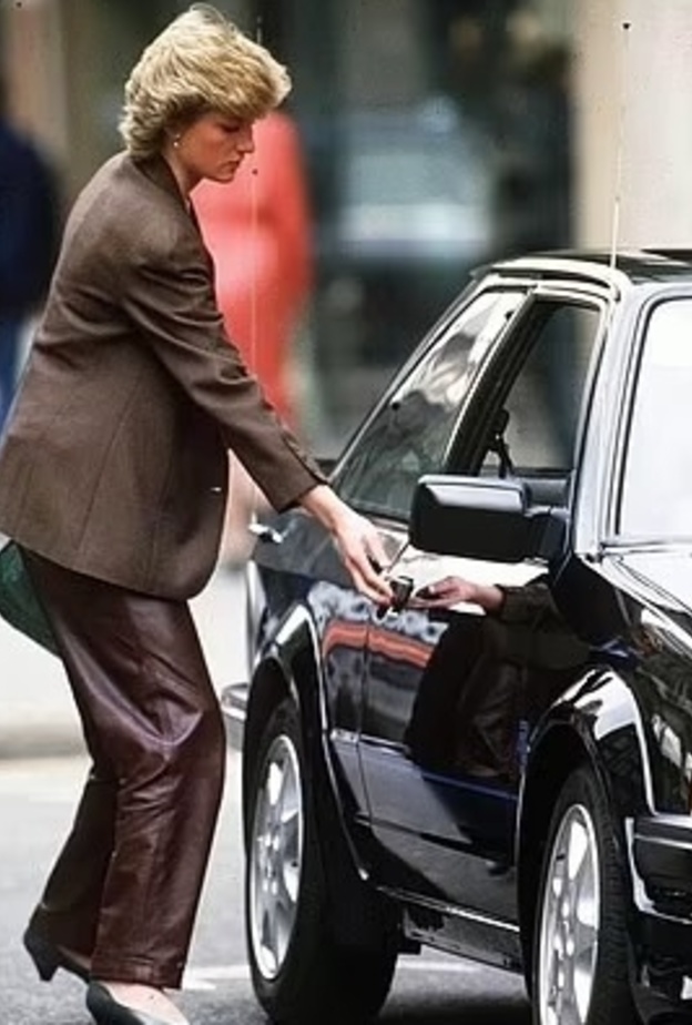 بيع سيارة الأميرة ديانا الفورد في مزاد علني بأكثر من 650 ألف جنيه إسترليني