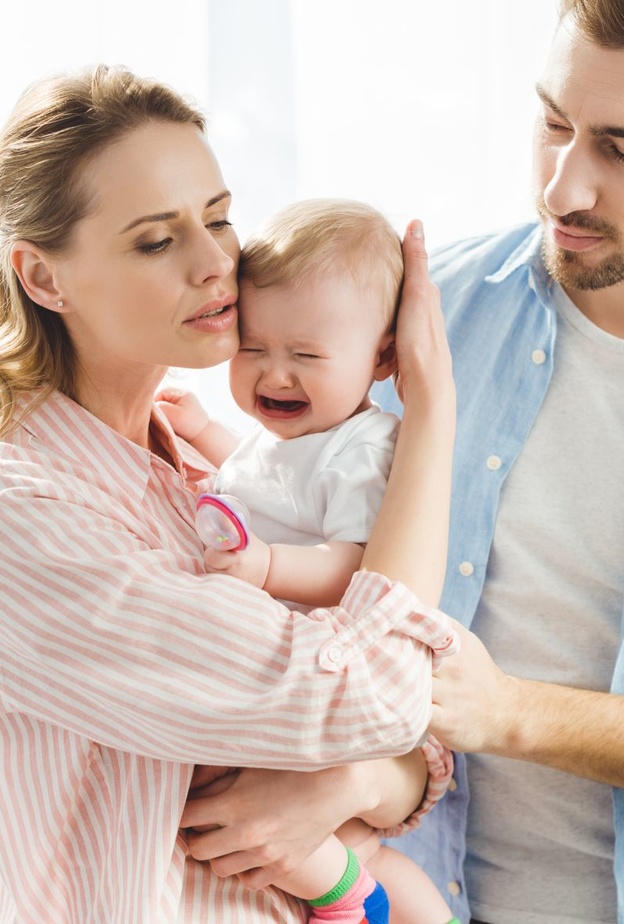 7 حيل ذكية لتهدئة الطفل الرضيع كثير البكاء