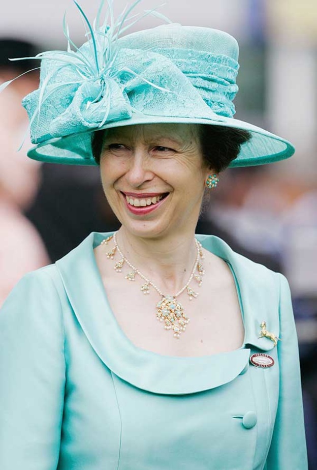 قلادة LADYLIKE NECKLACE من الذهب الأصفر