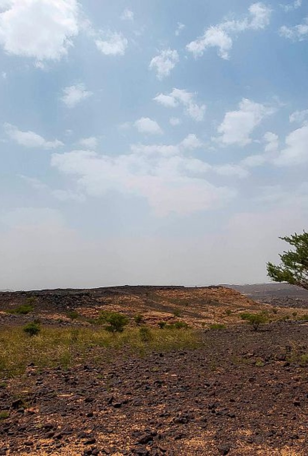 بدر الجنوب.. سحر الطبيعة الخلابة وموعد لا ينسى مع الغيم والمطر