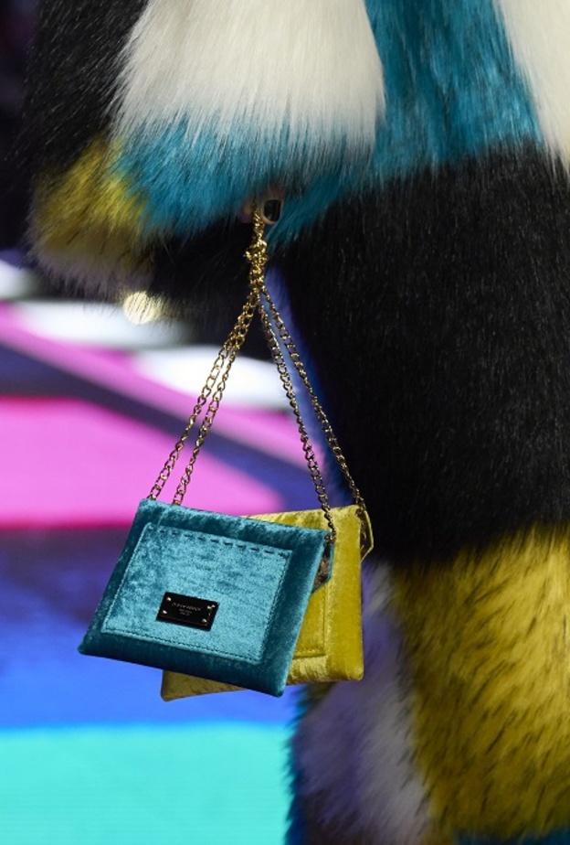 حقيبة متعددة الألوان بتصميم صغير مميّز من Dolce&Gabbana