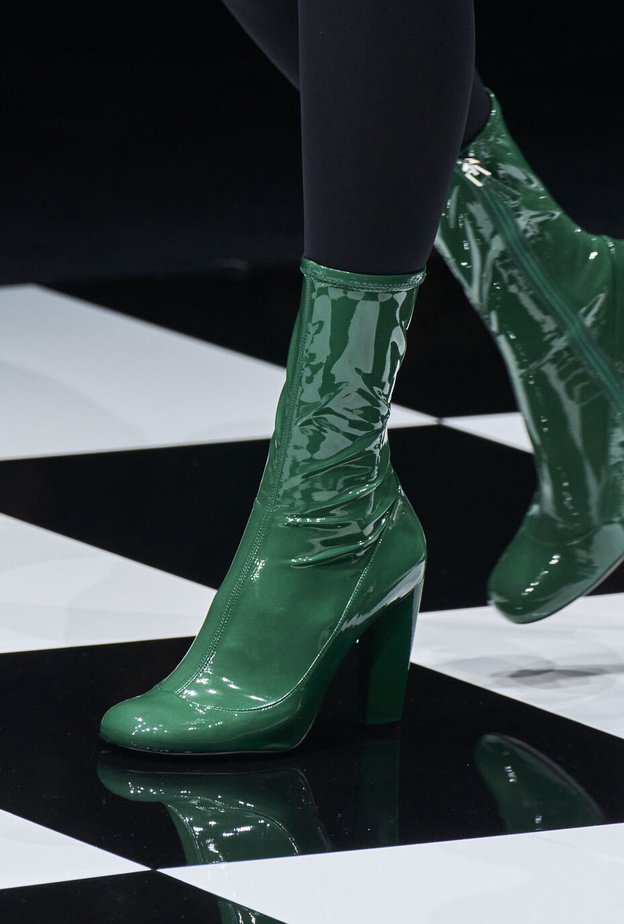 موديلات أحذية راقية بتدرجات اللون الأخضر